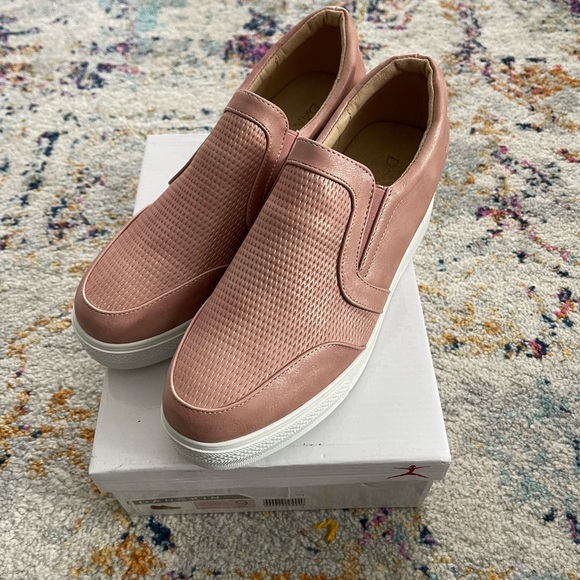 DANSKIN PINK VEGAN LEATHER FLOATER SIZE 9 - Picture 3 of 11